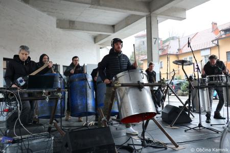 Dobrodošel mamut v Kamniku je dobil svoje mesto bronasti mamut v naravni velikosti, ki stoji v Mamutovem parku (9)